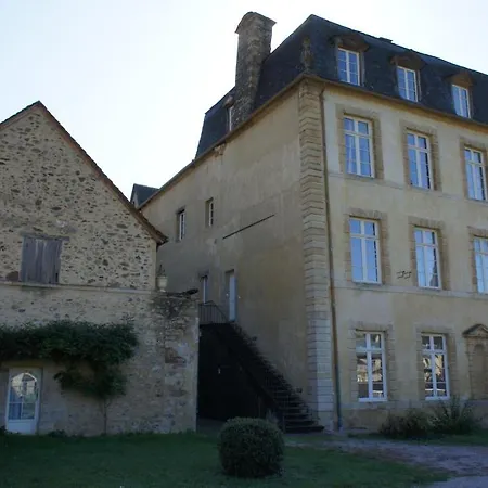 Chateau Ricard Saint-Geniez-dʼOlt