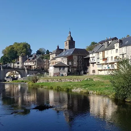 Chateau Ricard Aparthotel Saint-Geniez-dʼOlt