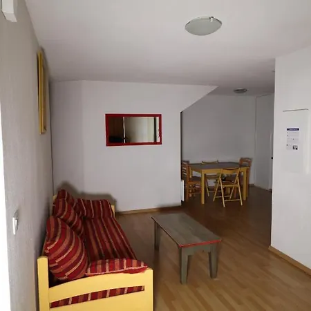 Chateau Ricard Aparthotel Saint-Geniez-dʼOlt
