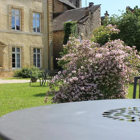 Chateau Ricard Aparthotel