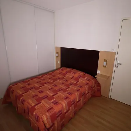 Aparthotel Chateau Ricard Saint-Geniez-dʼOlt