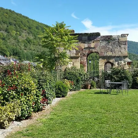 Chateau Ricard Апарт-отель Сен-Женье-д'Оль