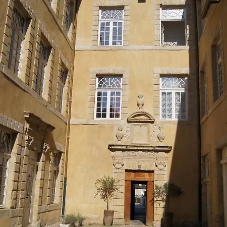 Chateau Ricard Apartahotel *