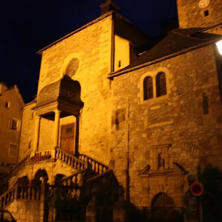 Appart hôtel Chateau Ricard Saint-Geniez-dʼOlt