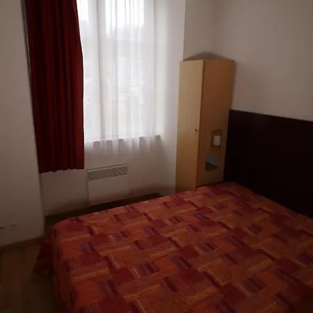 Apartahotel Chateau Ricard Saint-Geniez-dʼOlt